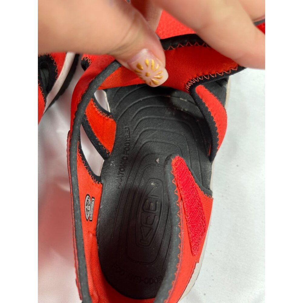 Keen SKU 7924 Kids Red Black Closed Toe Water Sandals Size 5 - Picture 8 of 11